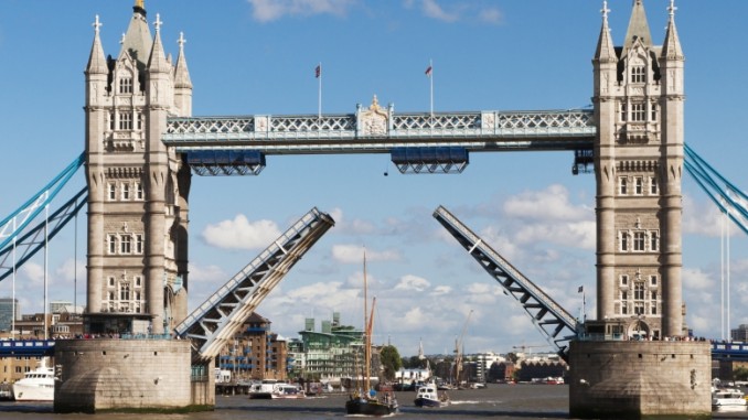 tower-bridge-geoeffnet